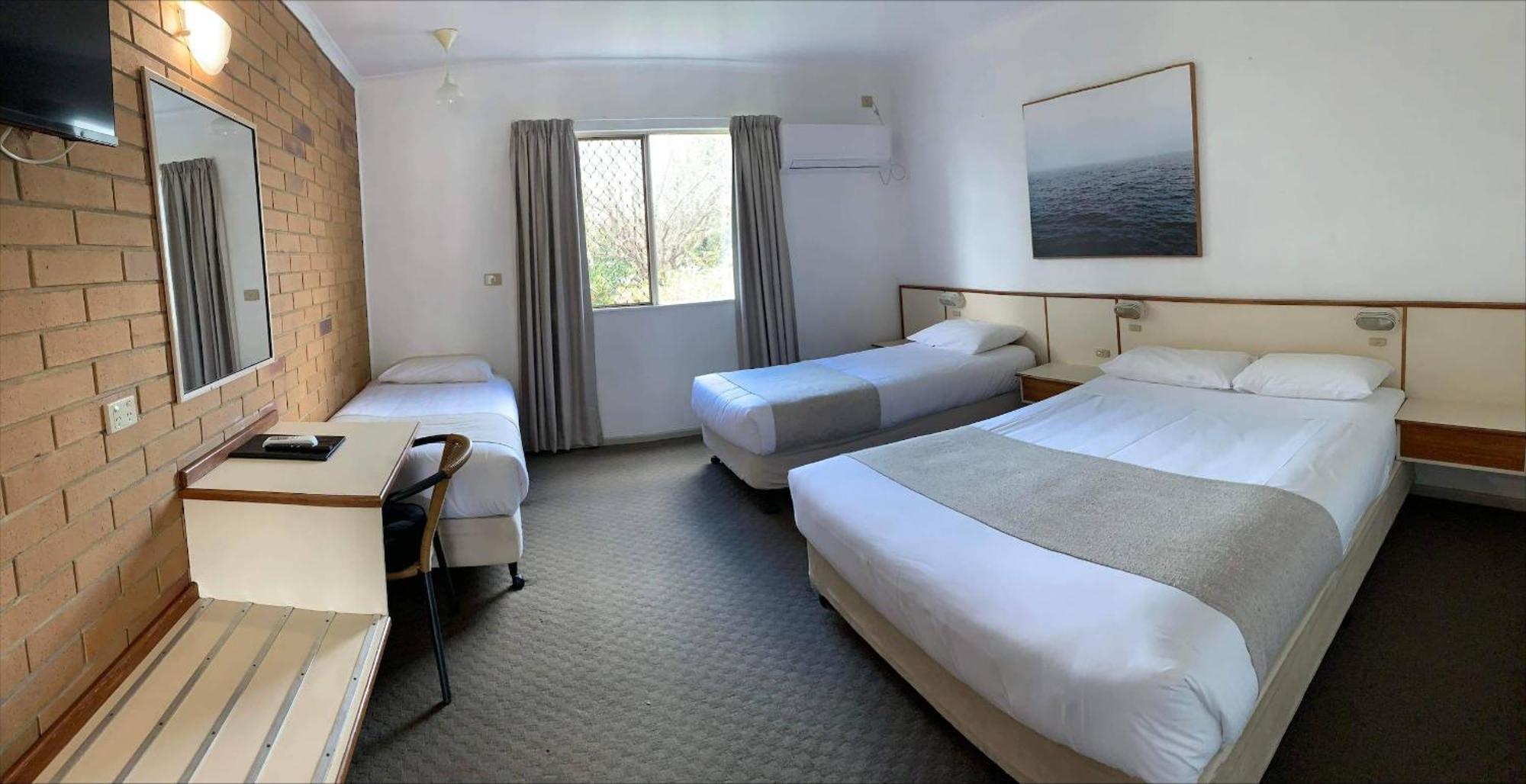Wild Scotsman Motor Inn Gin Gin Qld Eksteriør bilde